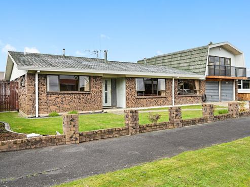 14 Colstone Street, Glenview