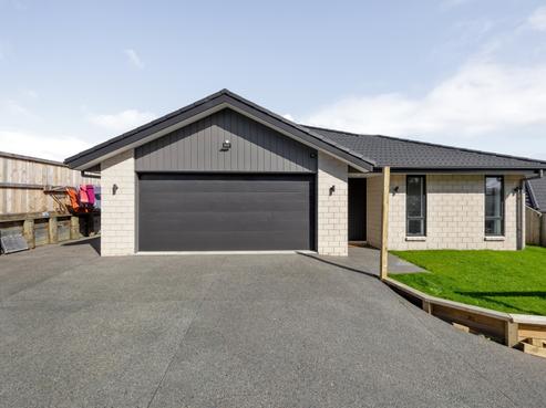 12 Benjamin Avenue, Rototuna North