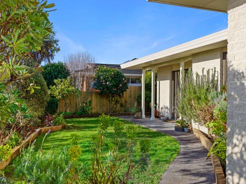 28 Rewarewa Crescent, Waikanae