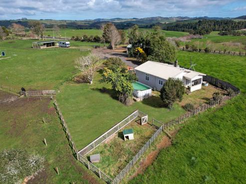 3175 Highway 22, Whangape