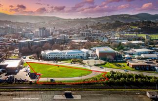 Exceptional development site, strategic zoning.