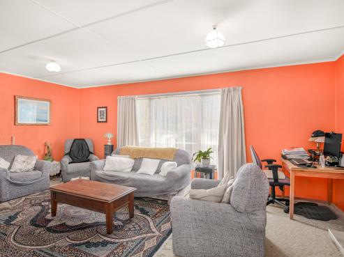 87 Coast Road, Wainuiomata