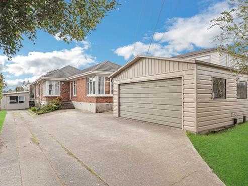 11 Netherlands Avenue, Kelston