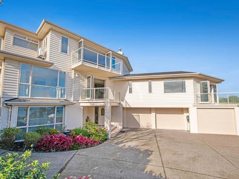 965 Whangaparaoa Road, Manly