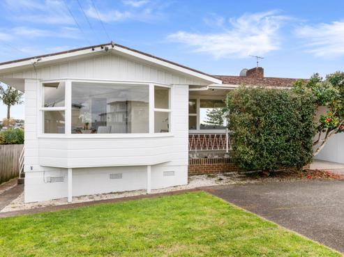 88 Pupuke Road, Hillcrest