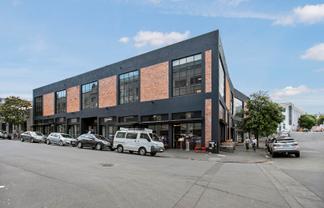 BOUTIQUE CHARACTER OFFICE
