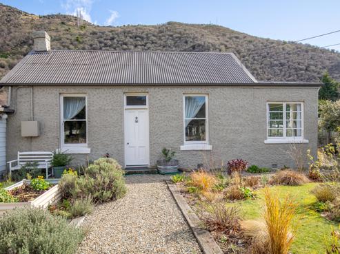 153 Scotland Street, Roxburgh
