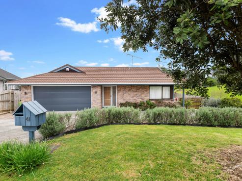 41 Pinewood Grove, Botany Downs