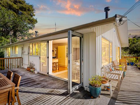 10 Lyons Avenue, Murrays Bay