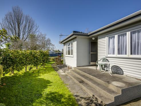 803 Clive Street, Akina