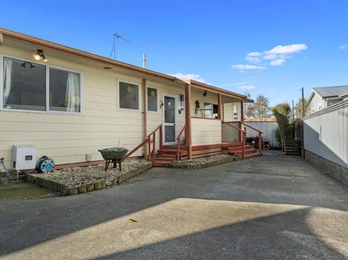 2B Wall Street, Nawton