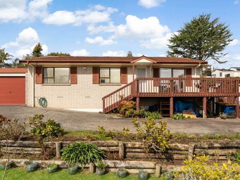 2/61 Oaktree Avenue, Browns Bay