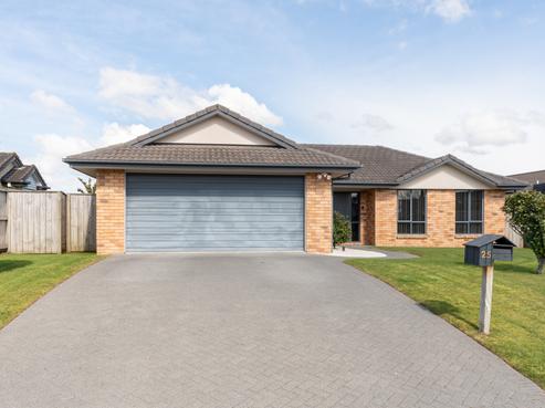 25 Thomas Road, Huntington