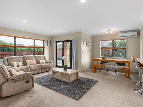 55 Oaklands Drive, Cambridge