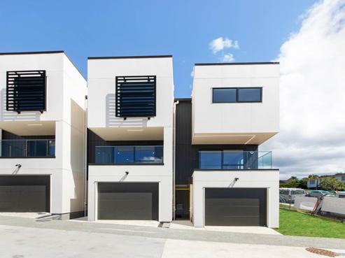 8/14 Hewlett Road, Massey