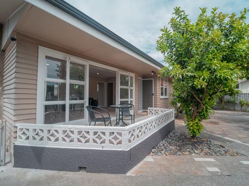 11 Ireland Place, Pirimai