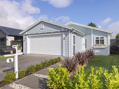 5 Hinaki Street, Poike