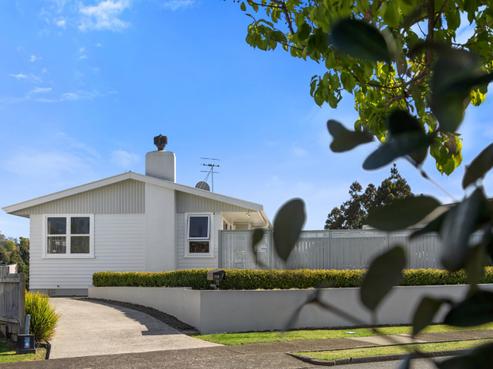110 Kingswood Road, Brookfield