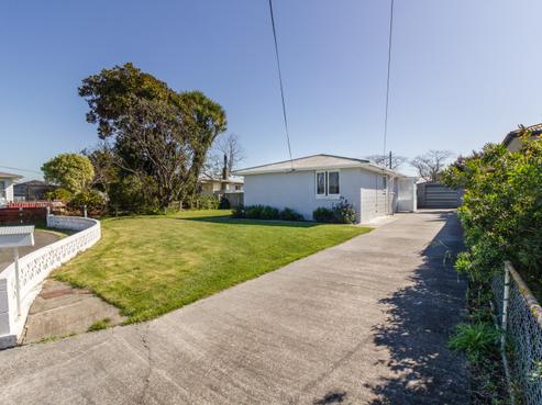 233 Lumsden Place, Akina