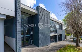 STANDALONE EPSOM OFFICE AMPLE CAR PARKING