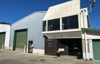 Column Free Warehouse with Supporting Offices