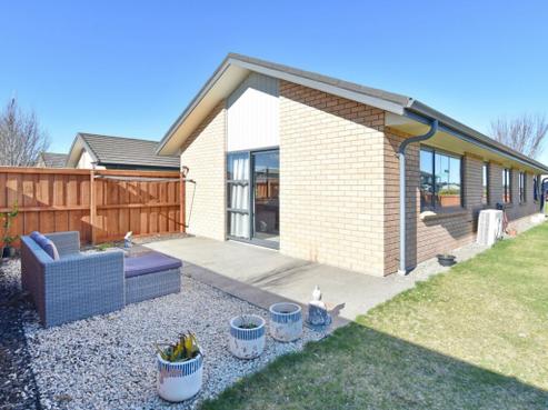 72 Mary Ellen Street, Pegasus