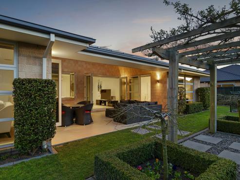 23 Applefield Court, Northwood