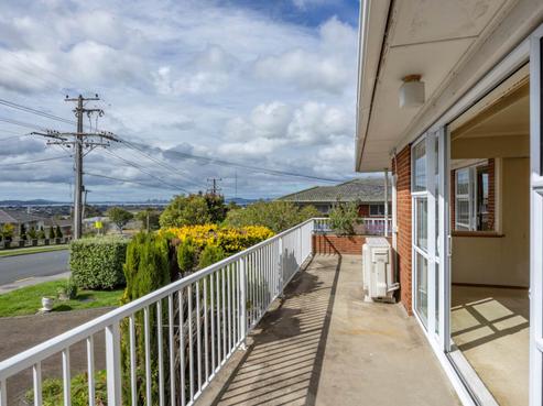 88 Waimumu Road, Massey