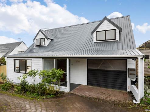 17C Wilding Avenue, Epsom