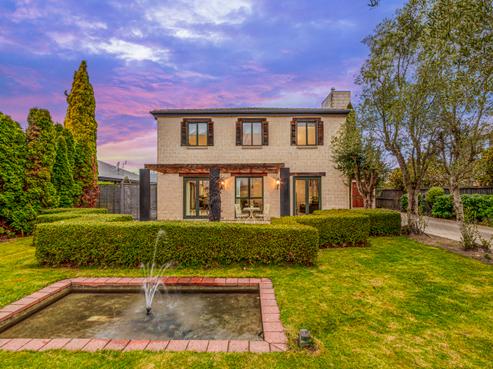 8 Crombie Green, Northwood