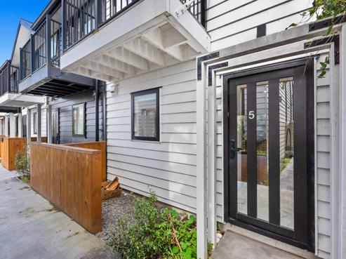 5/6 Saint Leonards Road, Kelston
