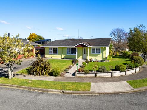 2 Akron Grove, Totara Park