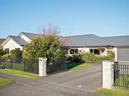 7 Fisher Place, Lytton West