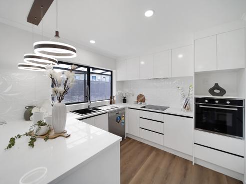 323 Mahia Road, Weymouth