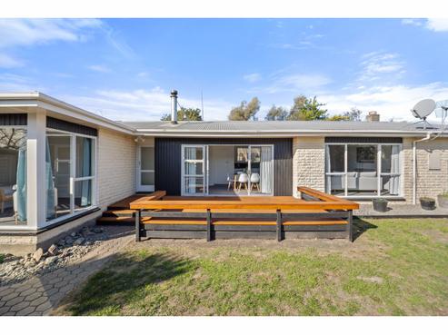 8 Petries Road, Woodend