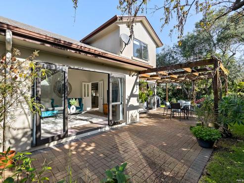 5 Aviara Court, Northpark