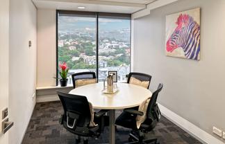 Office space for 4 persons in Plimmer Towers     
