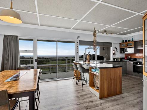 1004 Plymouth Road, Oakura