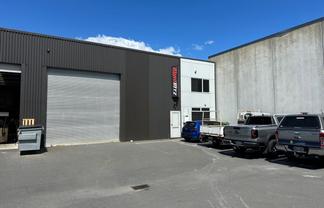 Large Unit with Consented Mezzanine