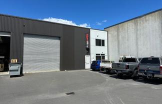 Large unit with consented mezzanine