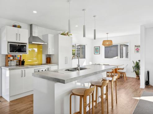 27 Cooper Crescent, Luggate