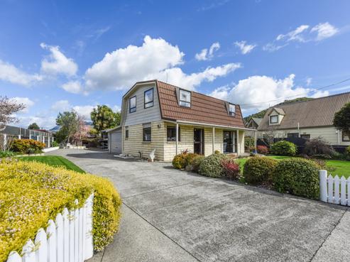 4 Beach Road, Waikawa