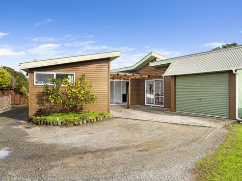 20 Simcox Street, Otaki Beach