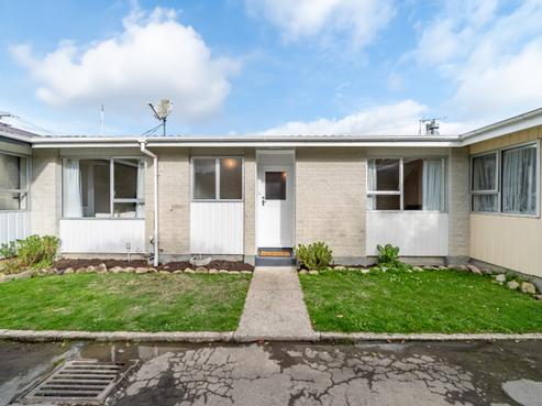 2/10 Islington Street, Trentham