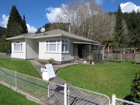 3 Broadway, Reefton