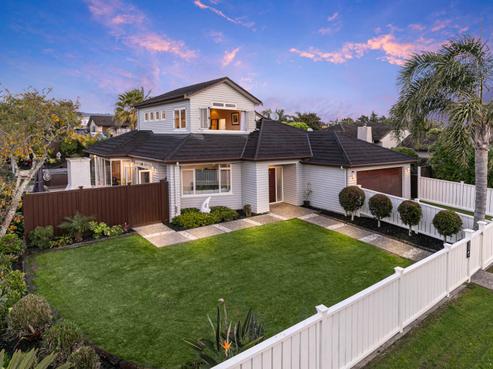 39 Admirals Court Drive, Greenhithe