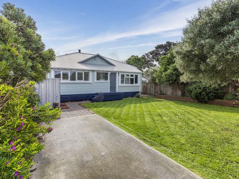 3 Apu Crescent, Lyall Bay