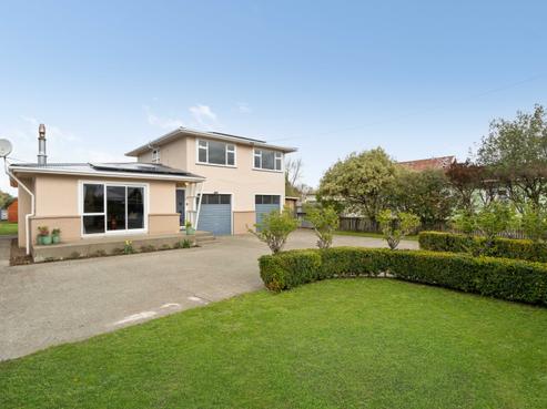 199 High Street South, Carterton