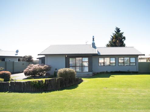 15 Tucker Lane, Clive