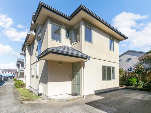 12C Frankmoore Avenue, Johnsonville